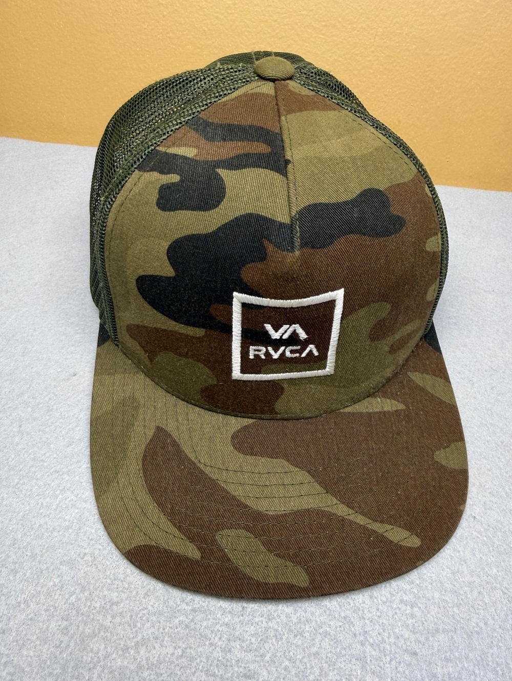RVCA Camouflage Mesh Trucker Hat Mid Fit Unisex